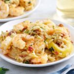 Knoblauchgarnelen und Orzo-Pfanne